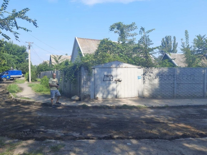 В Мелитополе житель частного сектора «захватил» землю под гараж