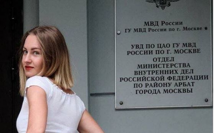 "Покажи *опу ментам": в России набирает обороты интересный челлендж: фото
