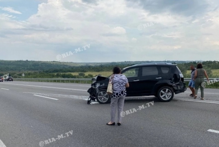 Жительницам Мелитополя, влетевшим в отбойник на авто, потребовалась помощь медиков