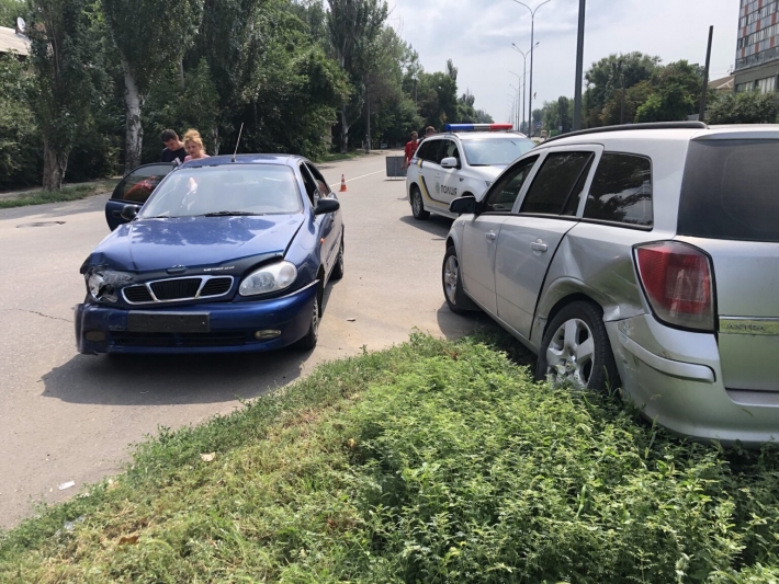 В Запорожской области столкнулись Opel и Daewoo - пострадали двое
