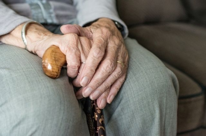 В Мелитополе две женщины обокрали пенсионера - под каким предлогом они попали в квартиру