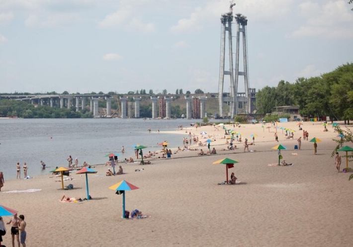 На двух городских пляжах Запорожья снова найдены отклонения в воде