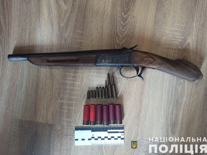 В Запорожской области у женщины изъяли оружие и боеприпасы