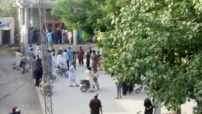В Пакистане вспыхнули массовые беспорядки после того, как суд отпустил мальчика-богохульника