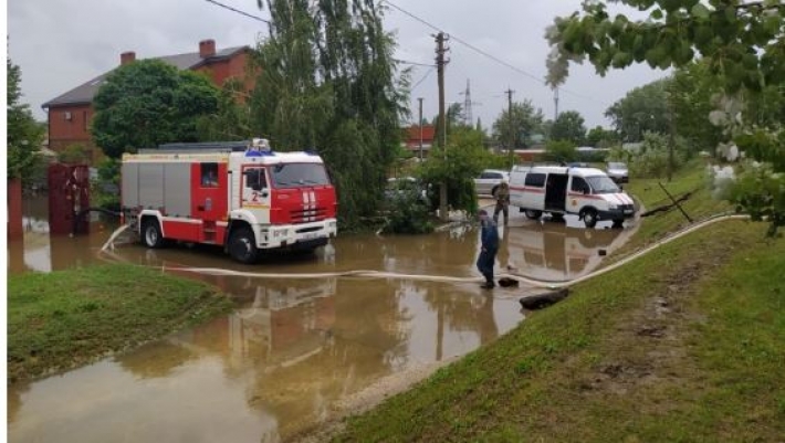 Потоп на популярном курорте в России: в городе включили сирены, идет эвакуация