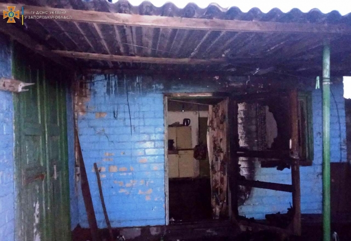 Под Мелитополем в частном доме загорелась входная дверь и крыша