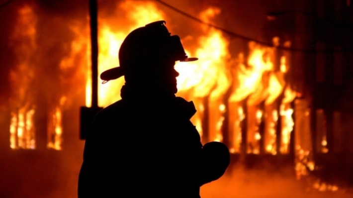 В Запорожской области два экипажа спасателей тушили масштабный пожар