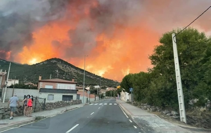 В Испании из-за пожаров эвакуированы сотни людей (видео)