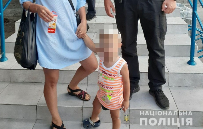 В Кирилловке потерялся 2-летний мальчик - в полиции рассказали, как его матери возвращали (фото)