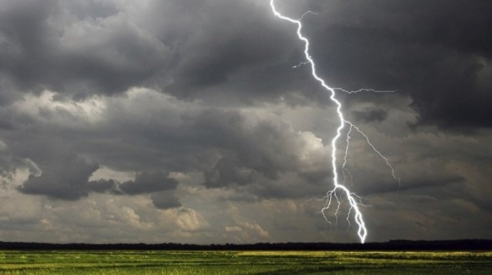 В Запорожской области из-за грозы объявлено штормовое предупреждение