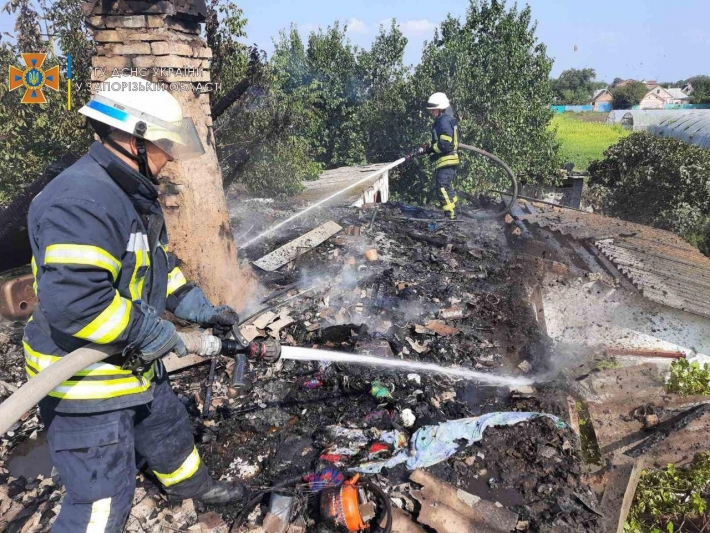 В Запорожской области сгорела крыша частного дома (фото)