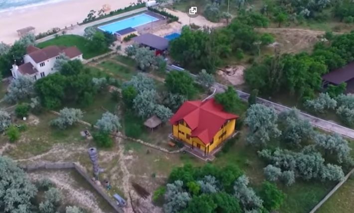 На Бирючем в резиденции президента появился бассейн - цена (видео)