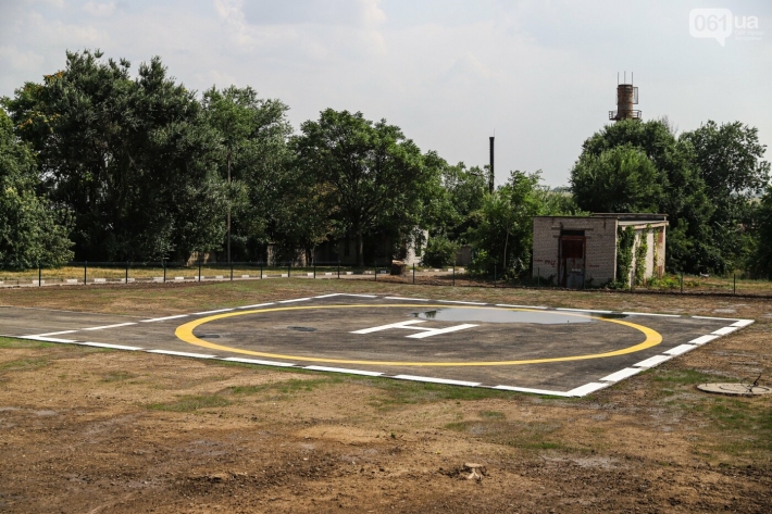 В Запорожской областной больнице построили вертолетную площадку