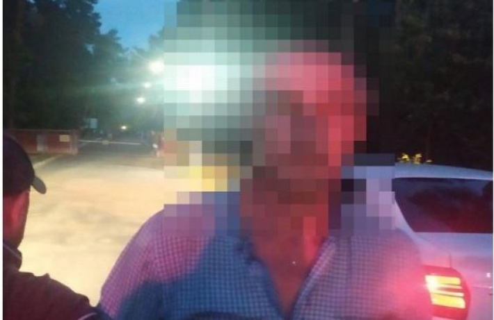 Угрожал кассиру ножом: в Киеве горе-разбойник пытался ограбить обменник, фото и видео