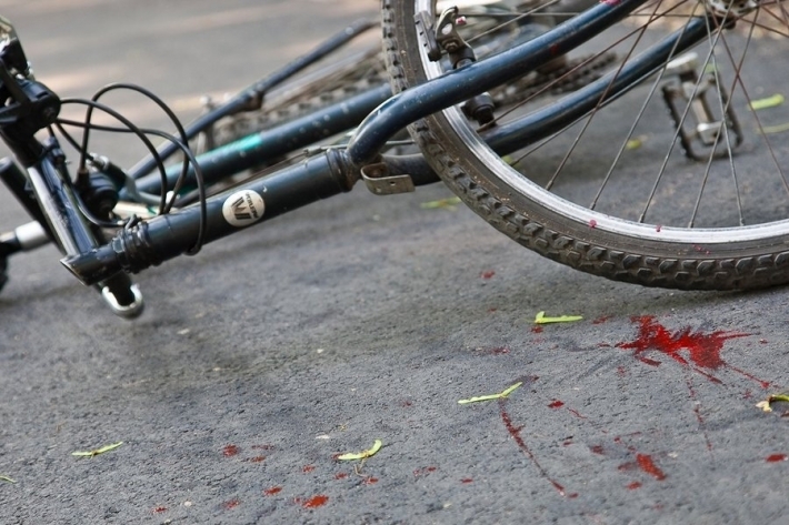 Под Мелитополем легковушка сбила велосипедиста (видео)