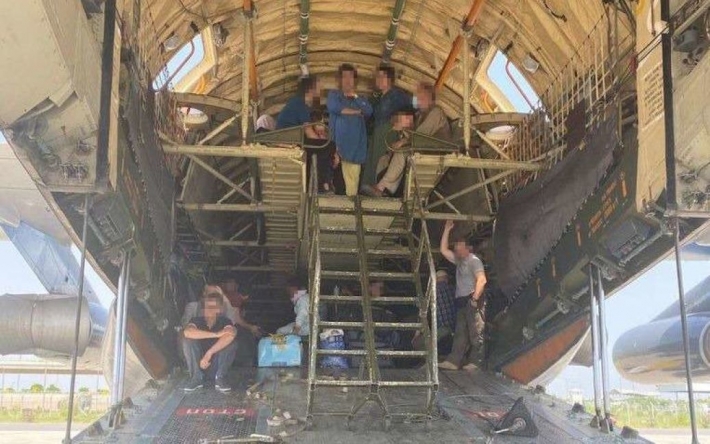 Разведка показала фото эвакуации украинцев и иностранцев самолетом из Афганистана