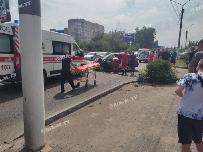 В Мелитополе серьезное ДТП с пострадавшими – Шевроле выбросило на обочину (фото, видео)