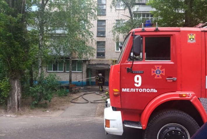 В Мелитополе в многоэтажке случился пожар (фото)