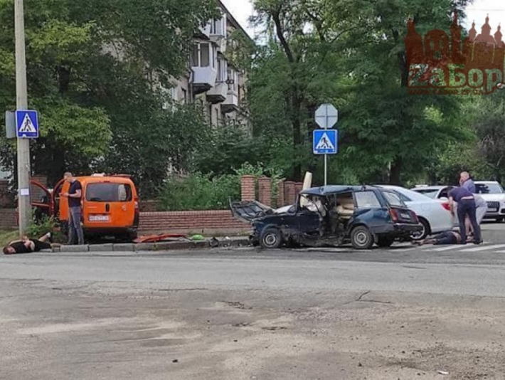 Боевик в центре Запорожья: стрельба, погоня и серьезное ДТП (фото, видео)