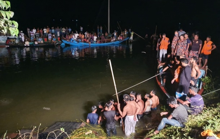 В Бангладеш десятки людей погибли при столкновении лодки и траулера
