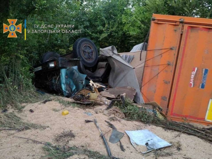 В Запорожской области «КАМАЗ» попал в ДТП - водитель погиб