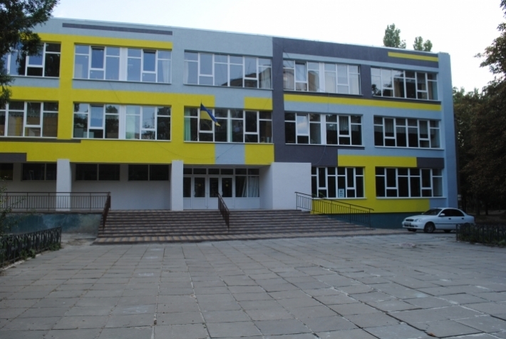 Какие школы в Мелитополе в этом году не набрали первый и пятые классы