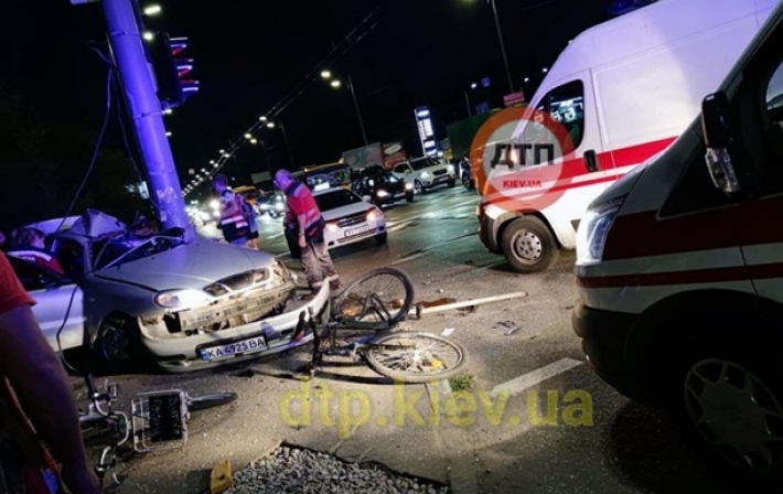 Снес велосипеды и погиб: в Киеве произошло ДТП