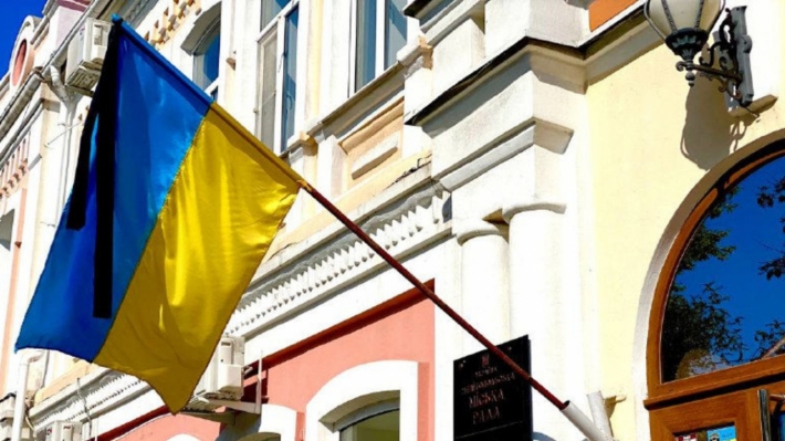 В Мелитополе ограничены развлекательные мероприятия и приспущены флаги