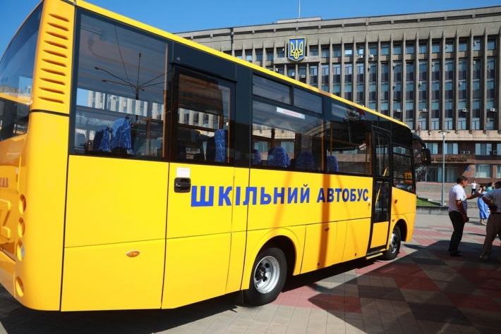 Школьникам в Мелитопольском районе презентовали новые автобусы (фото)