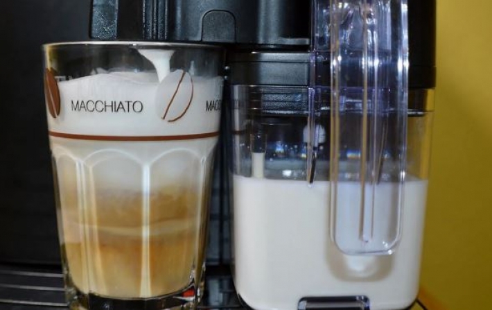 Як кава з молоком впливає на наш організм — кому корисна, а кому — ні
