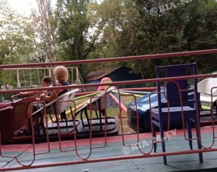 Как испортить детям праздник - в Мелитополе в парке посетителей 