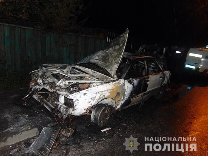 В Киеве мужчина из-за ревности сжег авто сожителя бывшей жены: фото