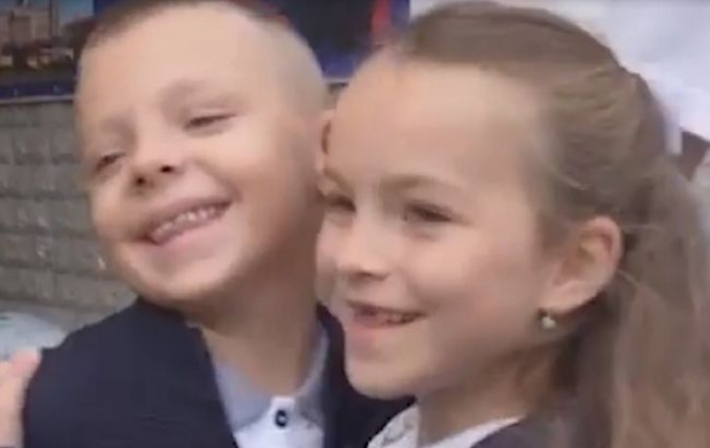 В Киеве маленькая школьница сбежала с интервью к однокласснику и стала звездой сети (видео)