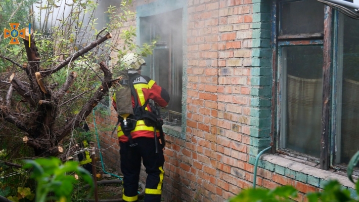 Под Запорожьем при пожаре в частном доме погиб мужчина (фото)