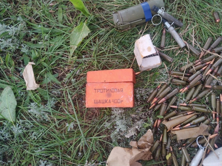 На пляже в Кирилловке обнаружили взрывчатку и боеприпасы (фото)