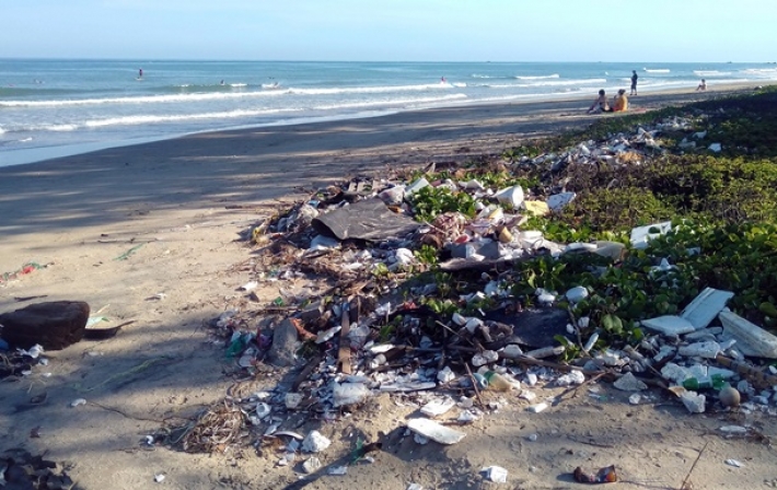 Через 20 лет пластика в океанах будет втрое больше - ООН