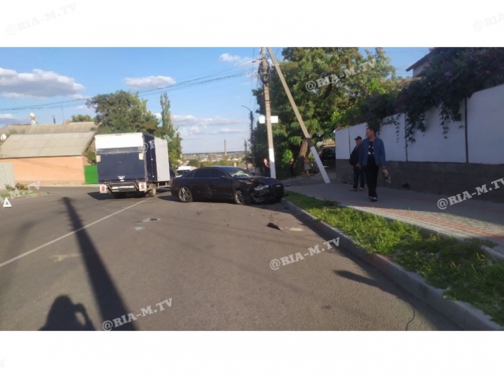 С трудом достали водителя - появились подробности серьезного ДТП в Мелитополе (видео)