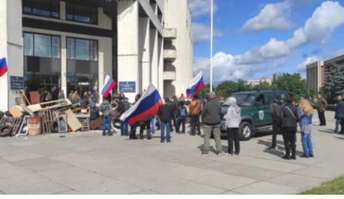 Собрание людей с флагами России в Киеве: появились важные подробности и фото