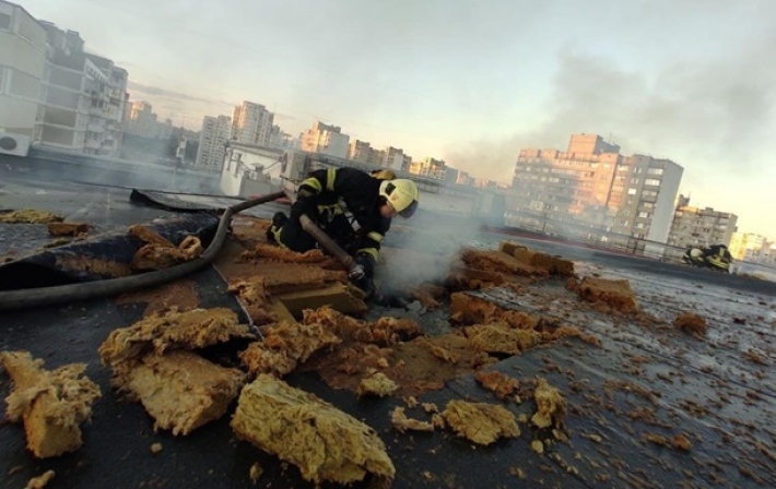 В Киеве 40 человек тушили пожар в сауне бизнес-центра