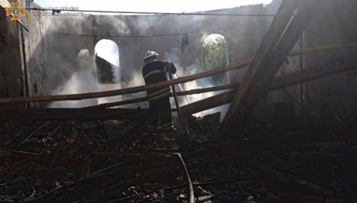 В селе Киевской области дотла сгорела церковь, фото и видео