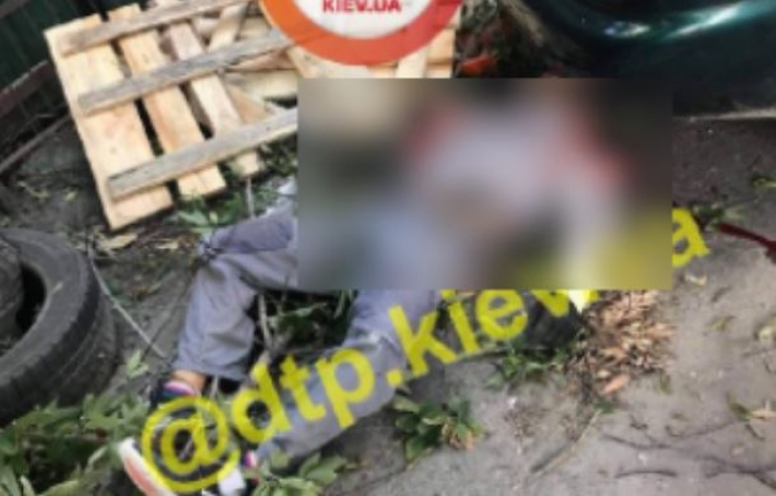 В центре Киева строитель упал с высотки: подробности трагедии и фото