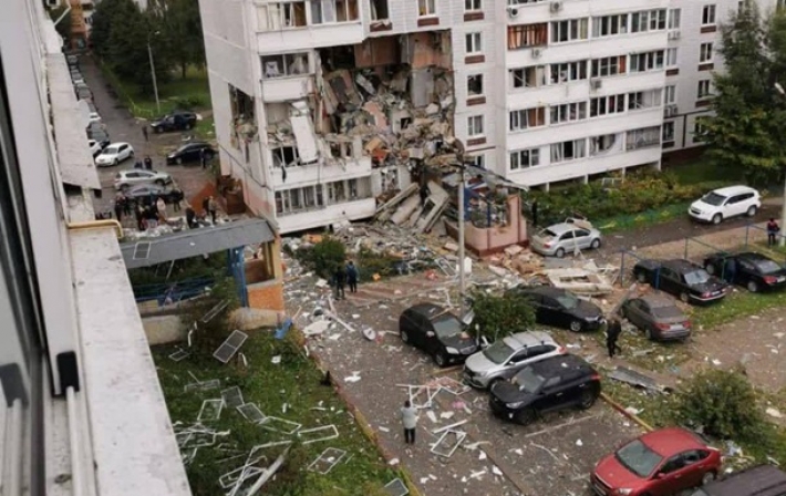 В России взрыв газа разнес несколько этажей многоэтажки (видео)