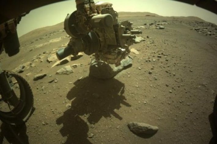 Марсоход NASA готовится добыть еще один образец грунта Марса