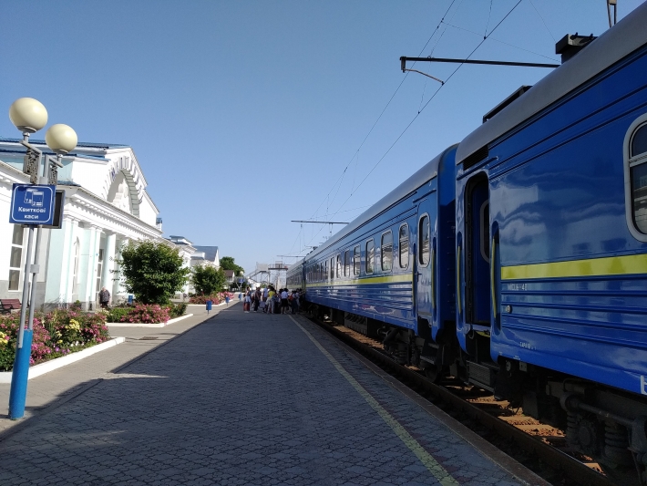 В поезде, который ходит через Мелитополь, сократили бронь