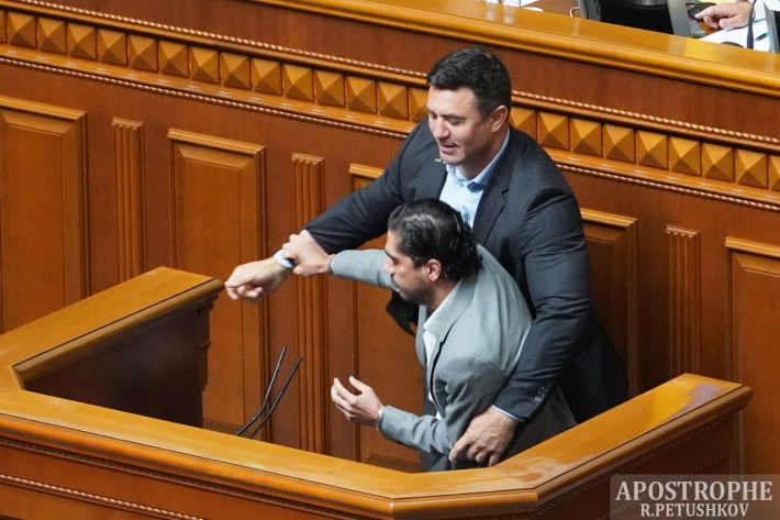 Потасовка в Раде: Тищенко скрутил бывшего однопартийца прямо у трибуны