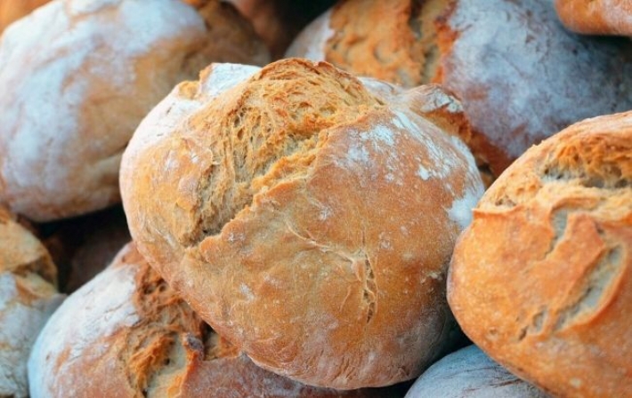 В Кривом Роге женщина купила в супермаркете хлеб с плесенью и шокировала сеть: фото "сюрприза"
