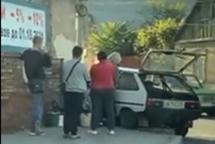 В Мелитополе автомобиль влетел в дом (видео)