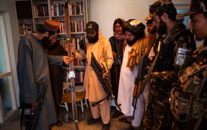 Талибы уничтожили в посольстве Норвегии диски с музыкой и фильмами