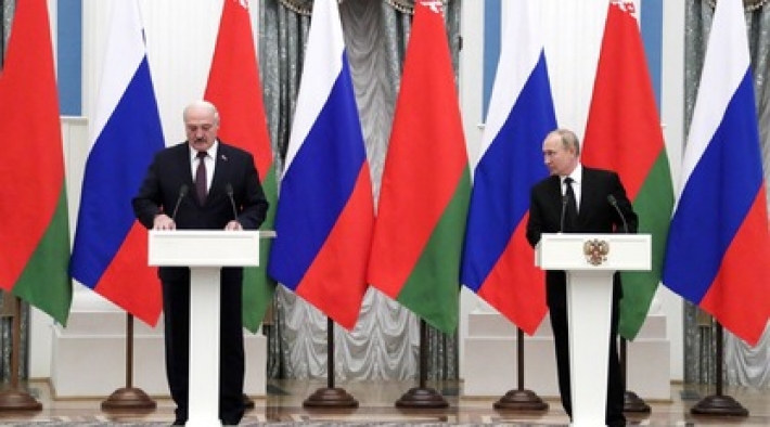 ​Новый кредит, дешевый газ и авиаперелеты: что еще посулил Путин Лукашенко на встрече в Кремле