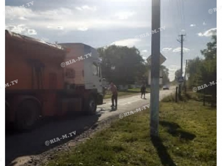 «Типа-ремонт» – сельчане показали, как в Мелитопольском районе дороги ремонтируют (видео)